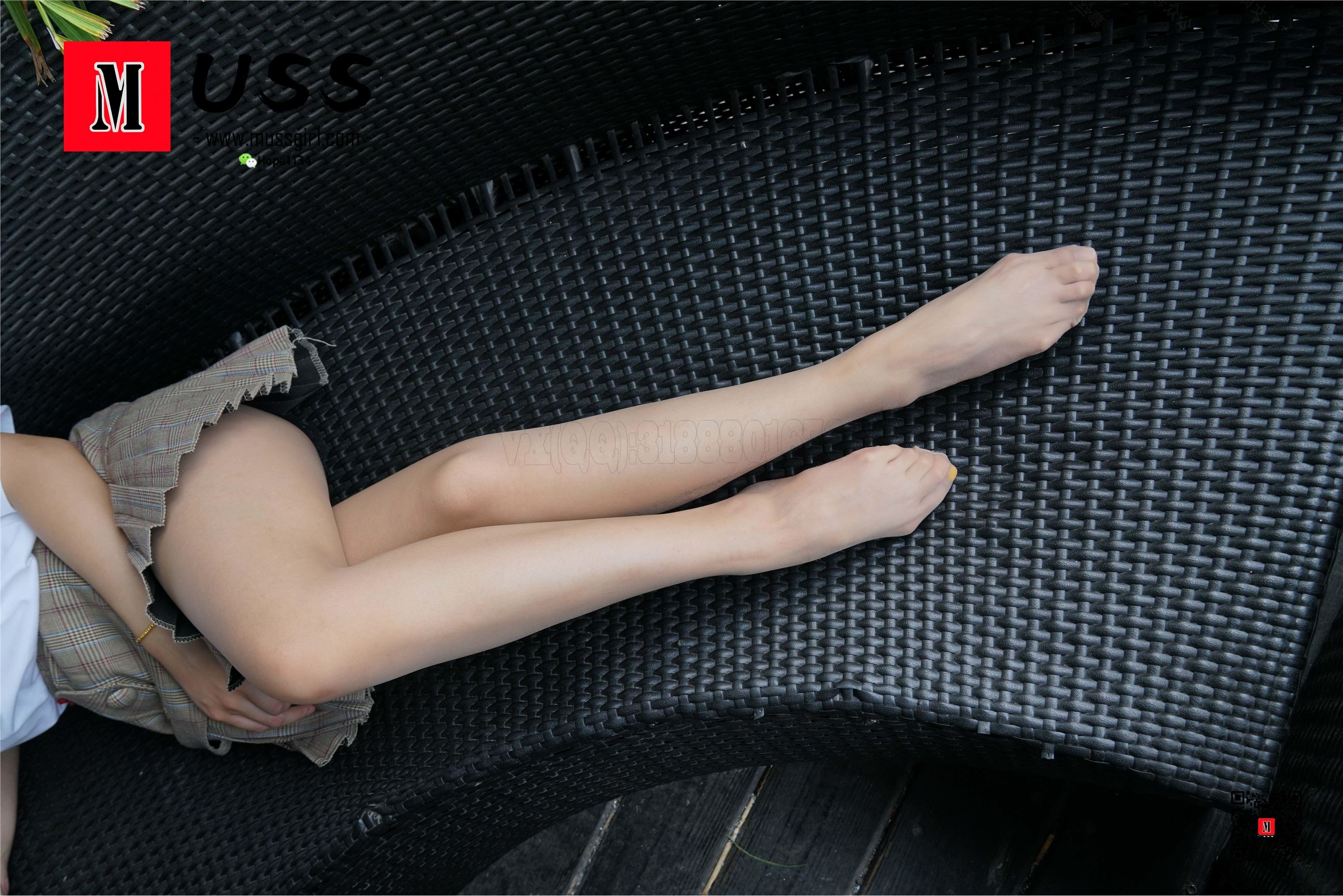 MussGirl慕丝女郎  NO.008 拍过模特的美足，那化妆师璐璐的呢？